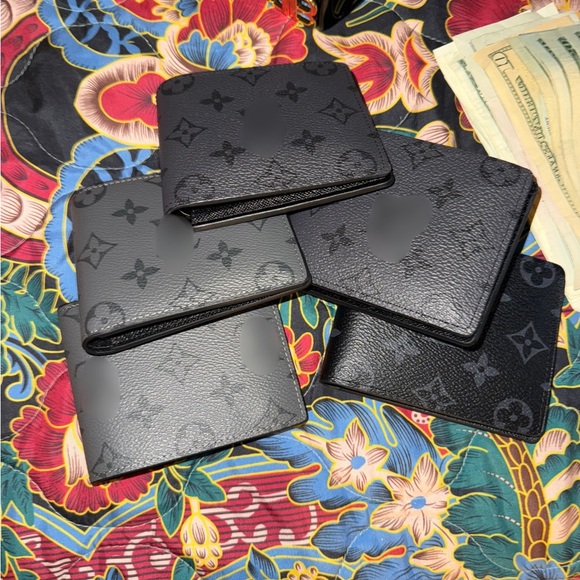 Black Designer Men's Wallet - Picture 1 of 2